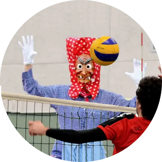 Hexenattacke beim Derby Hexenattacke beim Derby